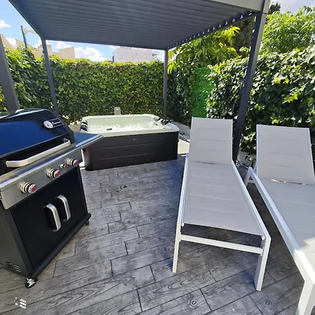 Luxury Groundfloor Private Jacuzzi - Ehhouse